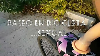 Dicke Möpse Und Muschi Spielen Auf Sexbike